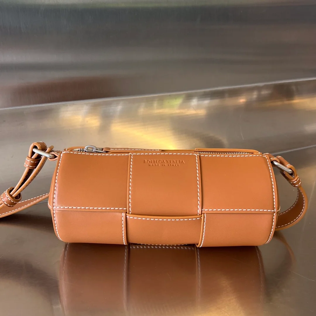 보테가 베네타 우드 미디엄 카네트 스몰사이즈