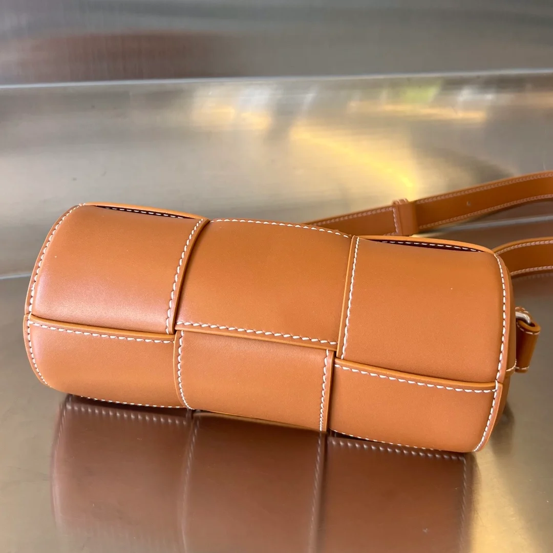 보테가 베네타 우드 미디엄 카네트 스몰사이즈