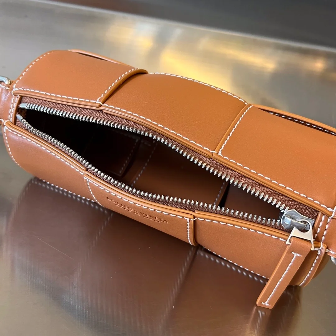 보테가 베네타 우드 미디엄 카네트 스몰사이즈