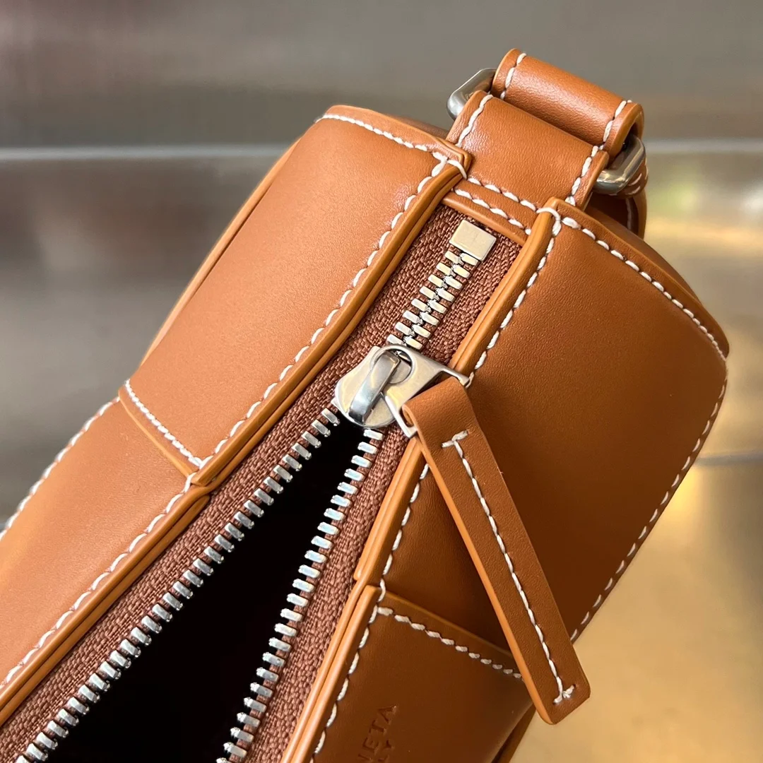 보테가 베네타 우드 미디엄 카네트 스몰사이즈