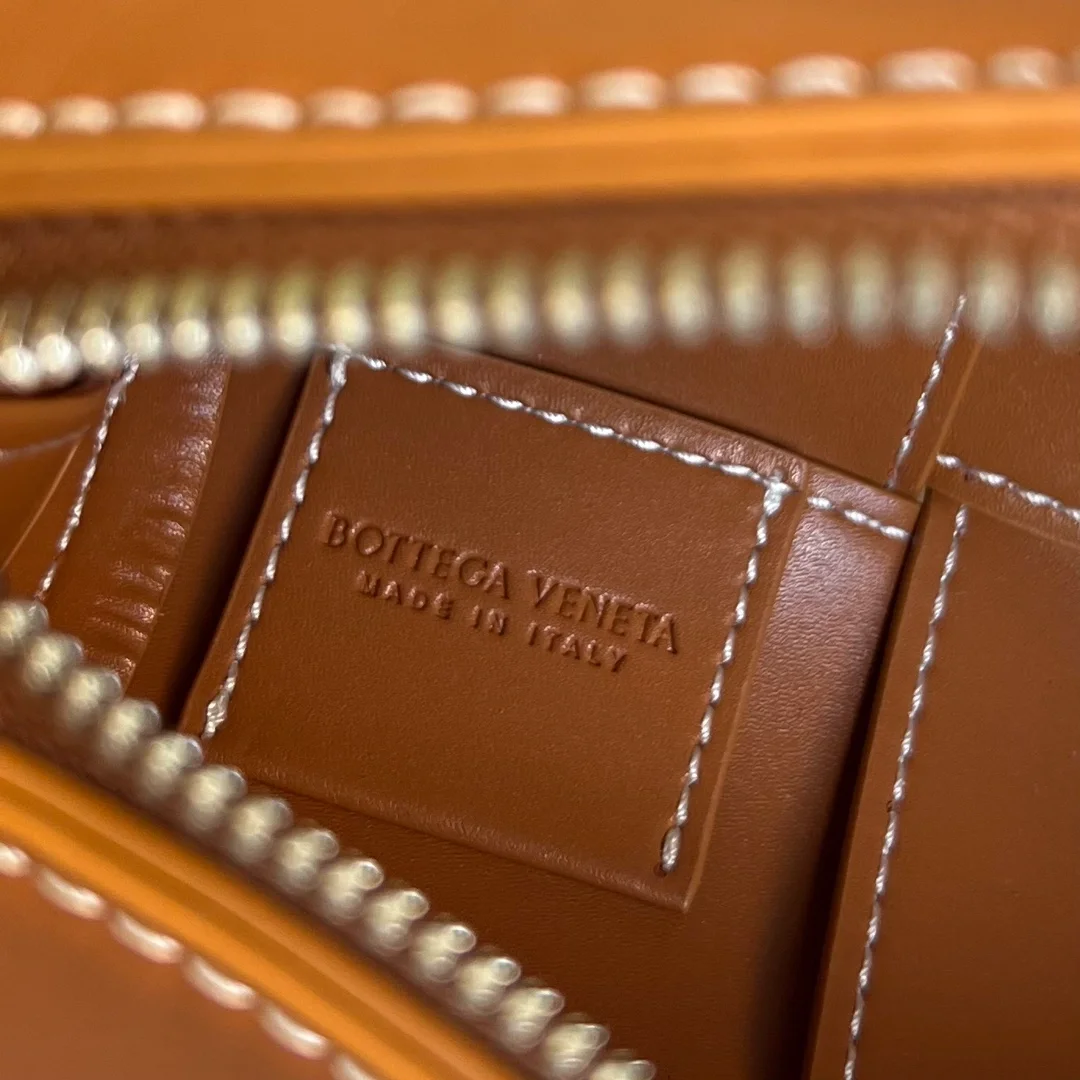 보테가 베네타 우드 미디엄 카네트 스몰사이즈