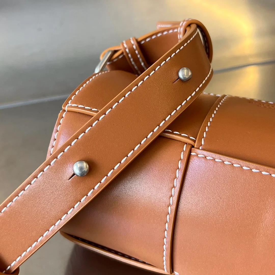 보테가 베네타 우드 미디엄 카네트 스몰사이즈