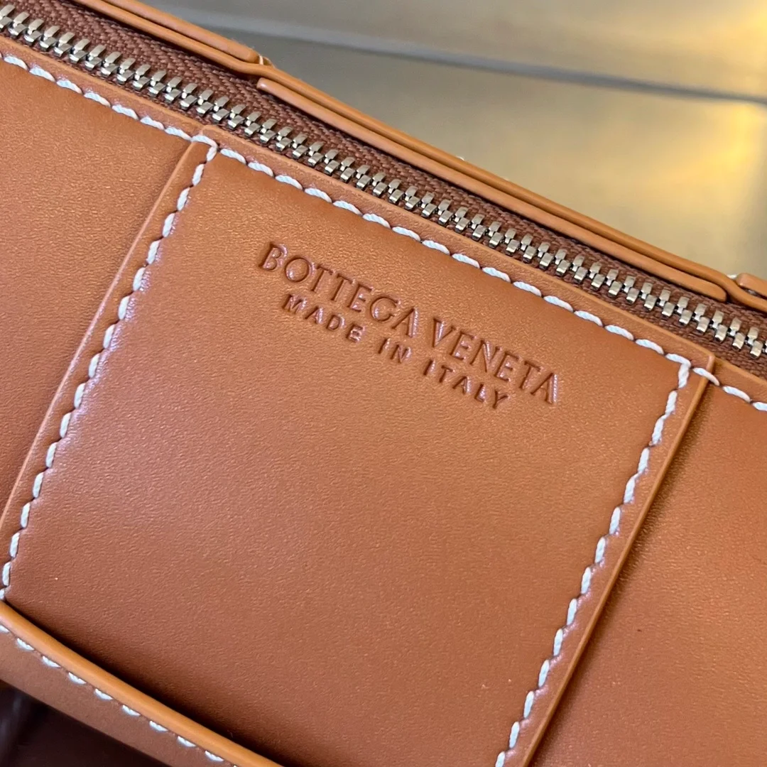 보테가 베네타 우드 미디엄 카네트 스몰사이즈