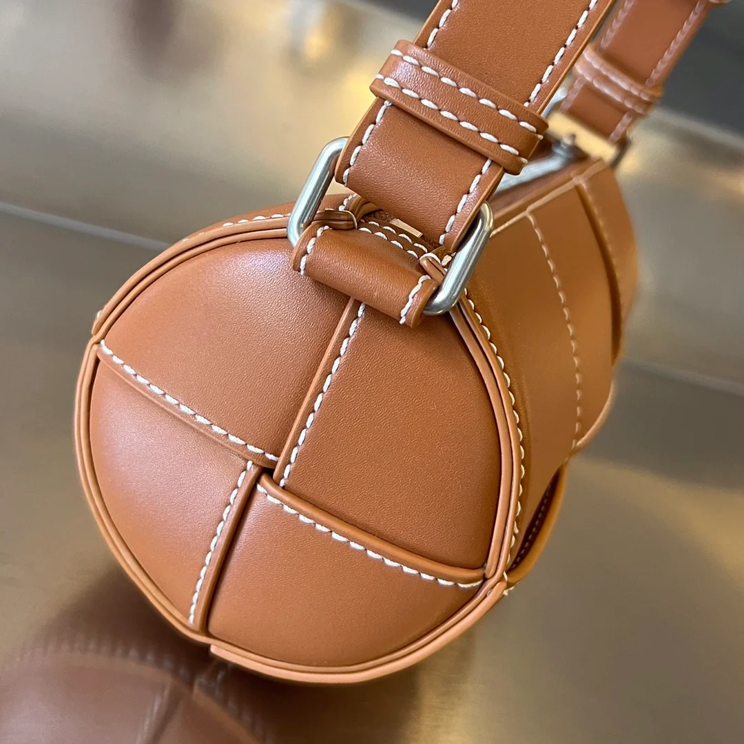 보테가 베네타 우드 미디엄 카네트 스몰사이즈