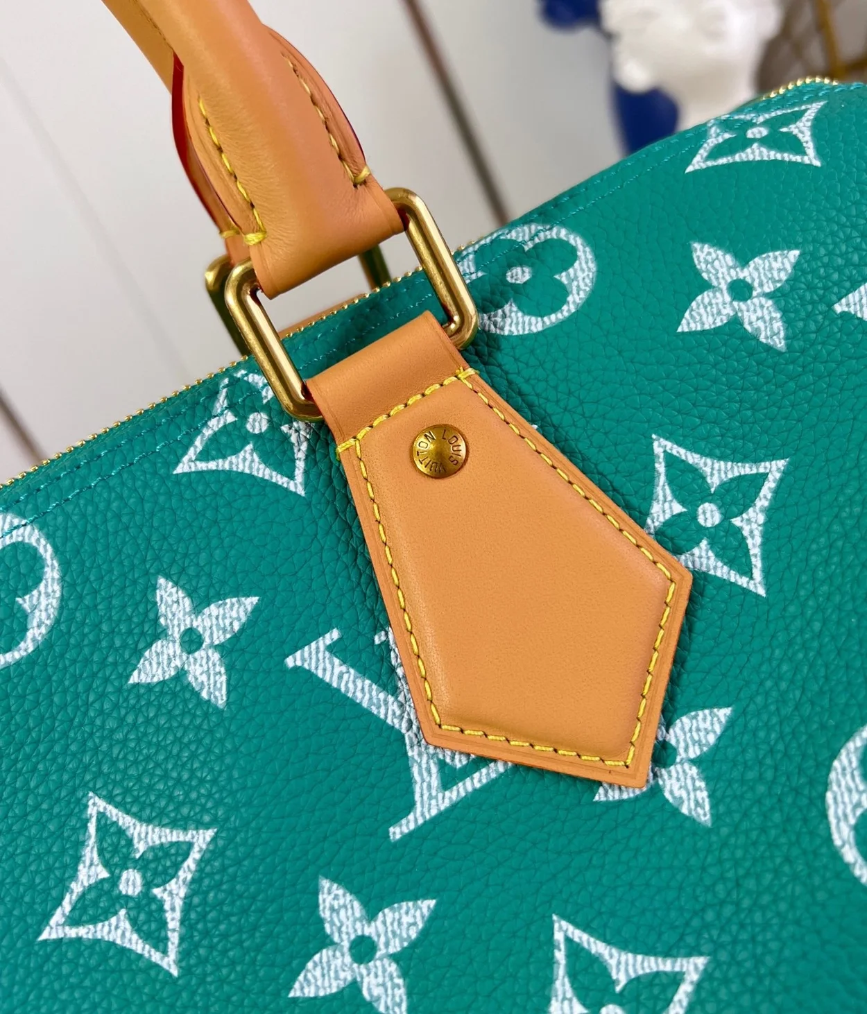 루이비통 런웨이 스피디 P9 반둘리에 40 그린 M24417