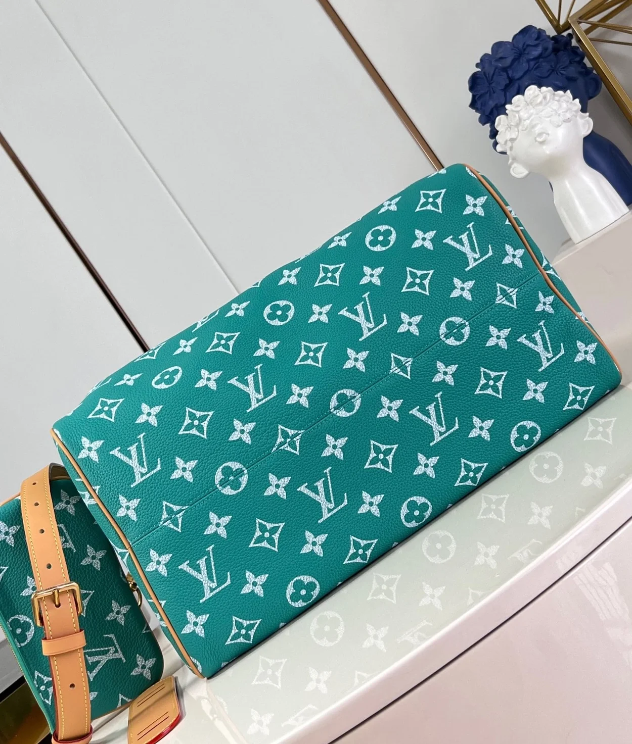 루이비통 런웨이 스피디 P9 반둘리에 40 그린 M24417