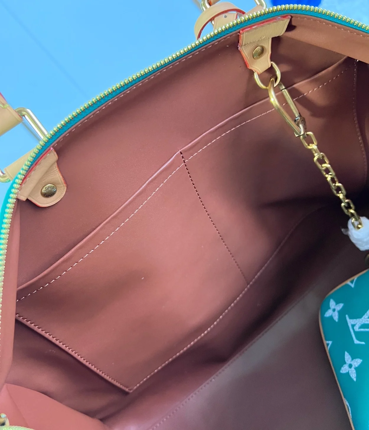 루이비통 런웨이 스피디 P9 반둘리에 40 그린 M24417