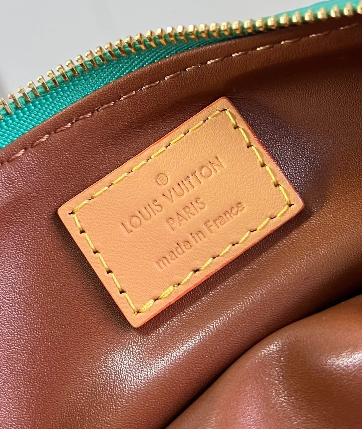 루이비통 런웨이 스피디 P9 반둘리에 40 그린 M24417