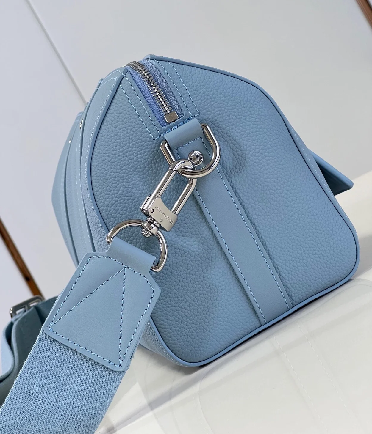 루이비통 시티 키폴 M23725