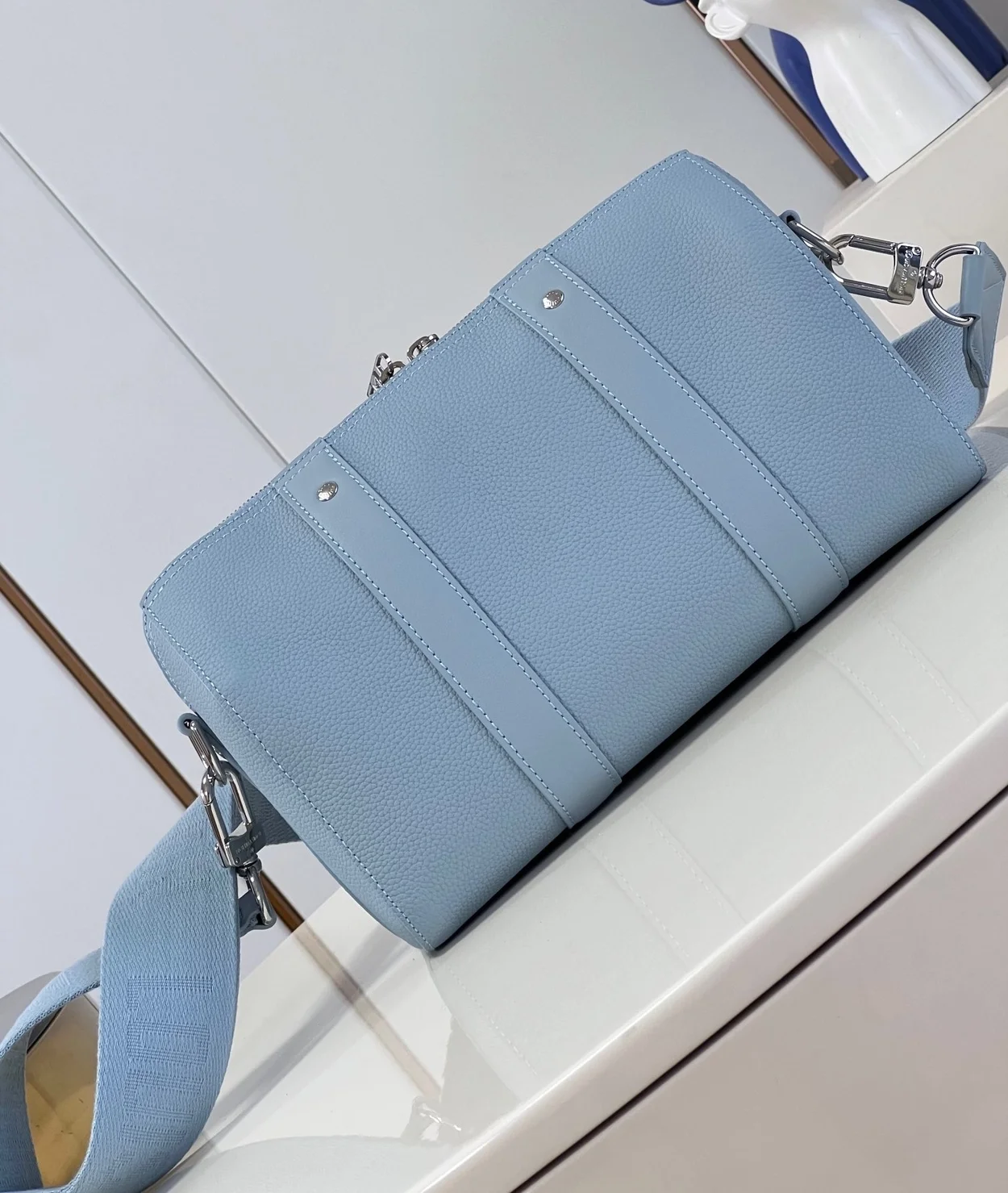 루이비통 시티 키폴 M23725