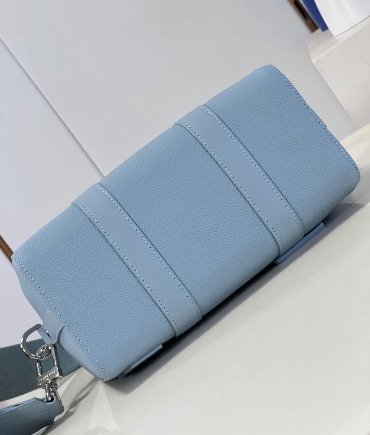 루이비통 시티 키폴 M23725