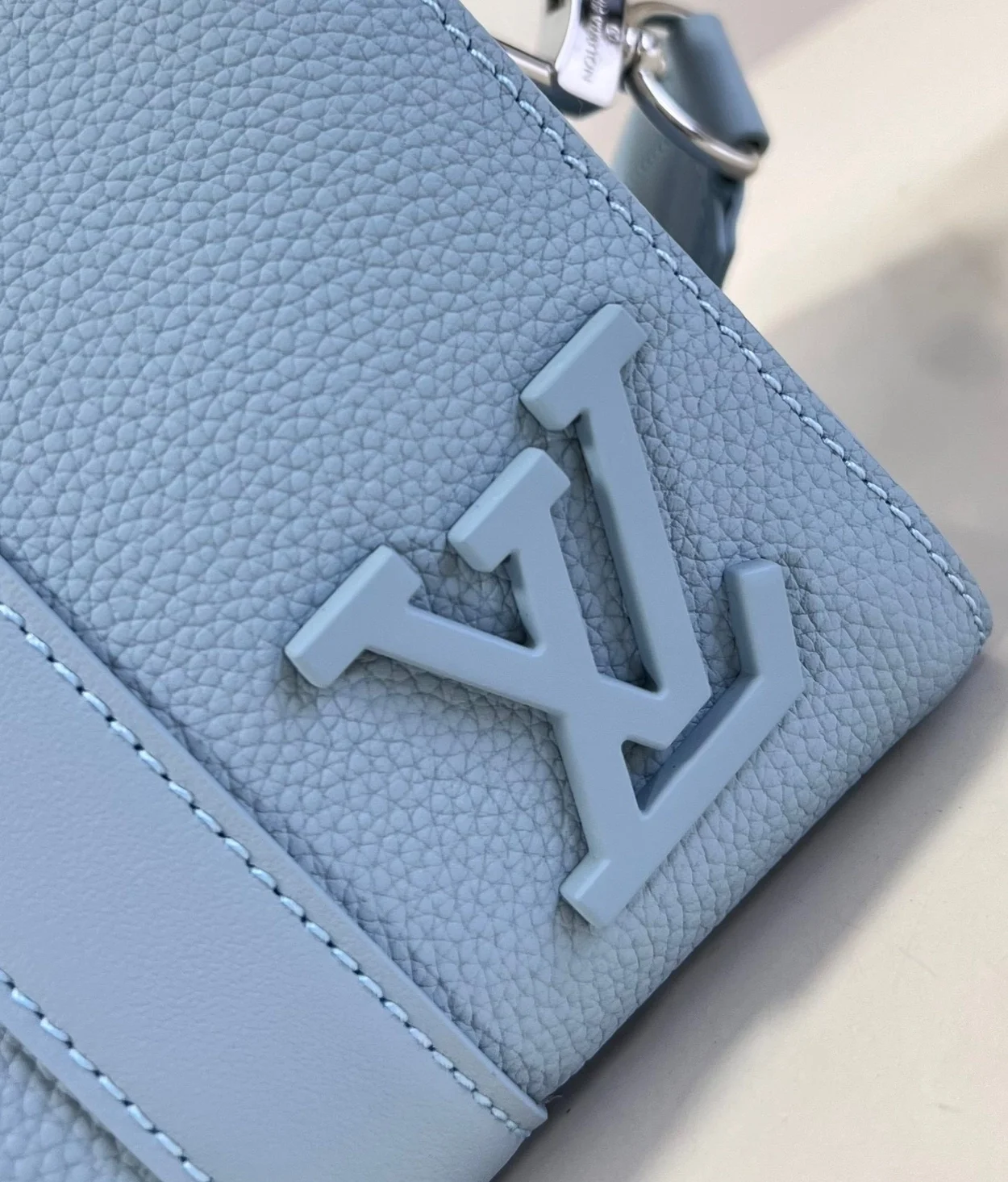 루이비통 시티 키폴 M23725