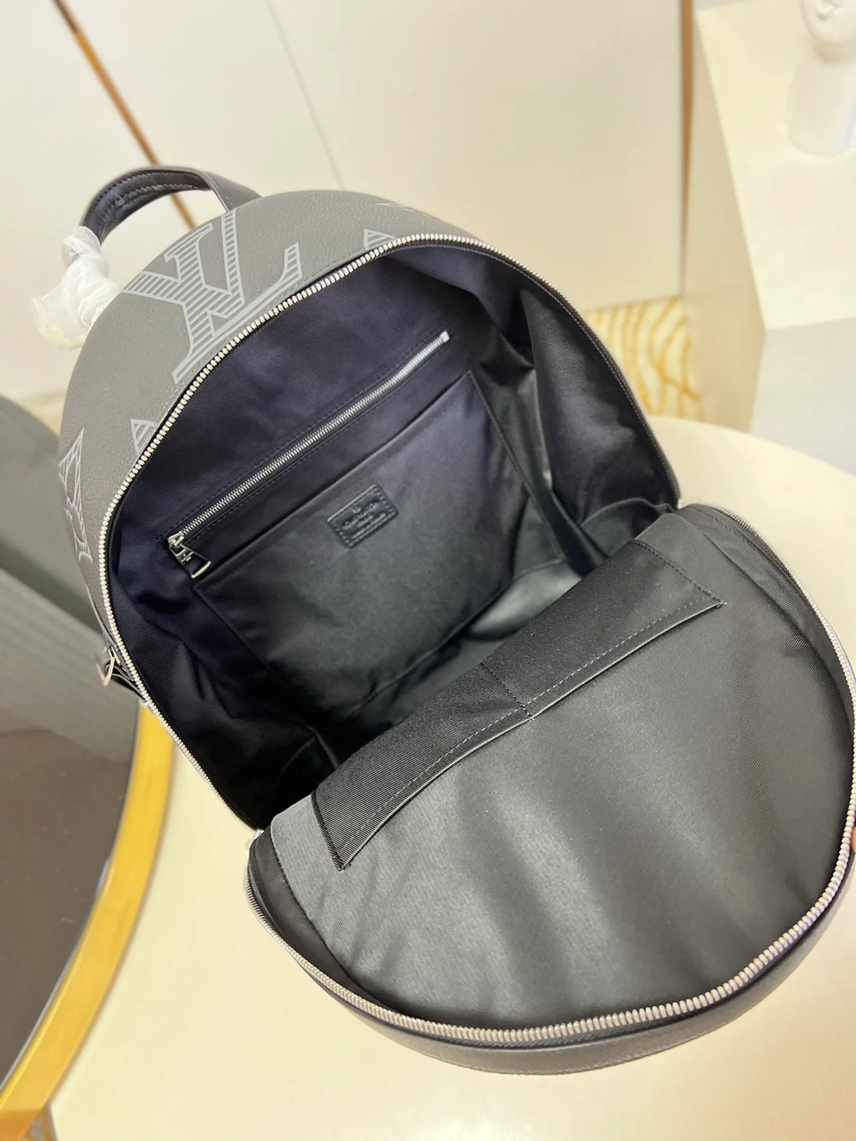 루이비통 아르망 백팩 M57288