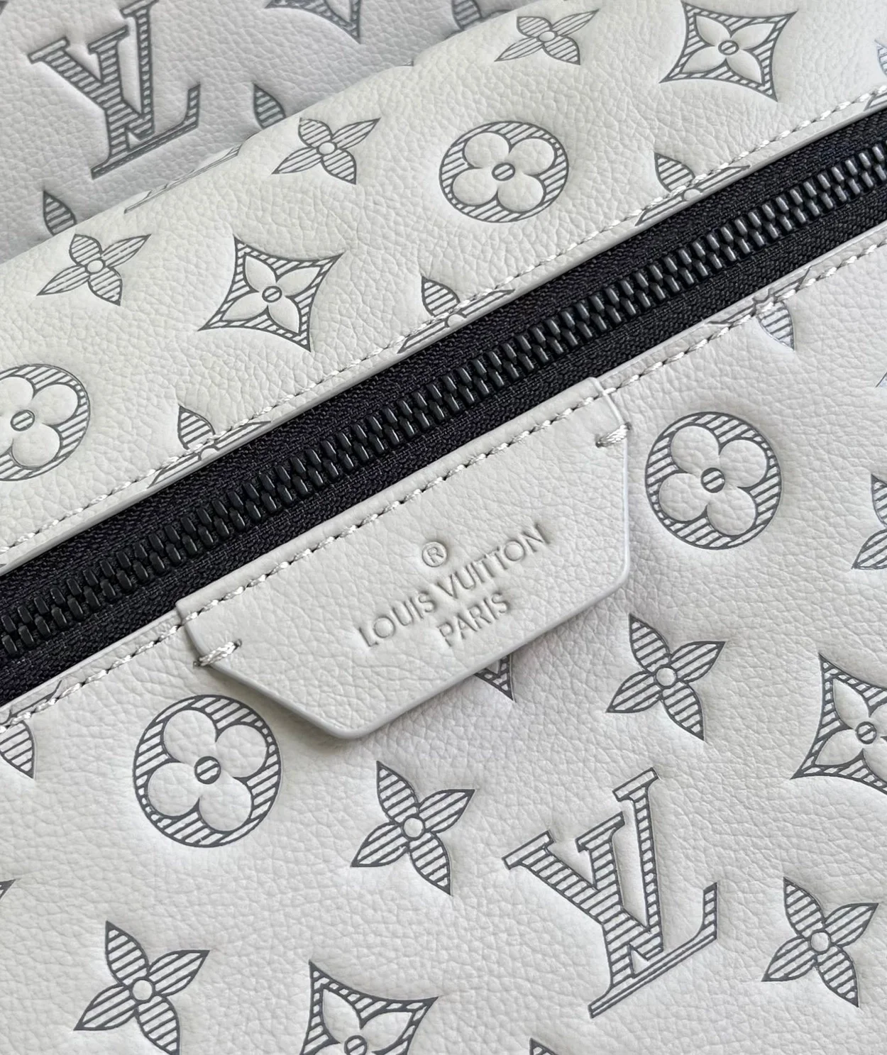 루이비통 디스커버리 백팩 M46557