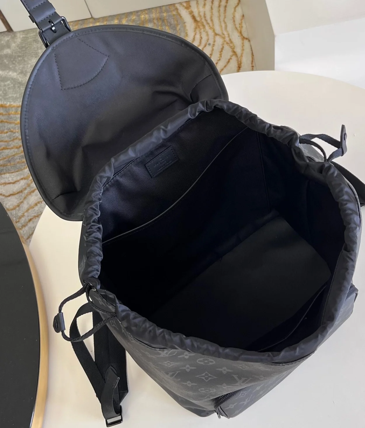 루이비통 몽수리 백팩 M46683