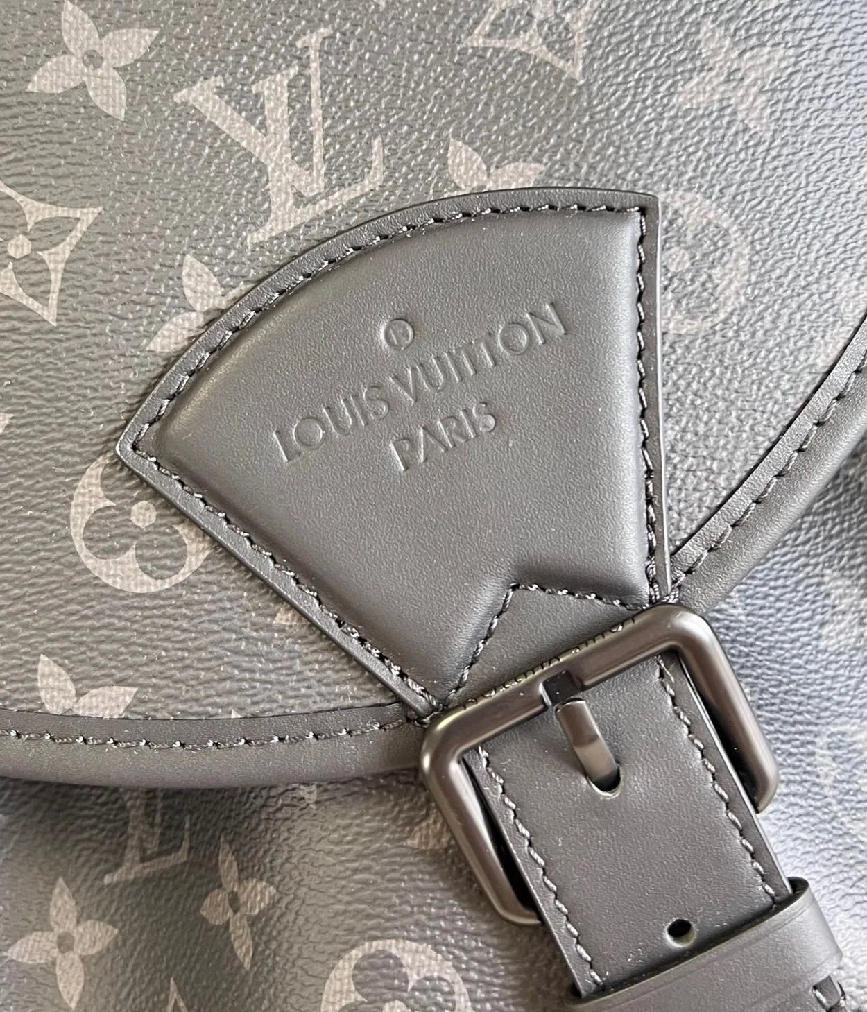 루이비통 몽수리 백팩 M46683