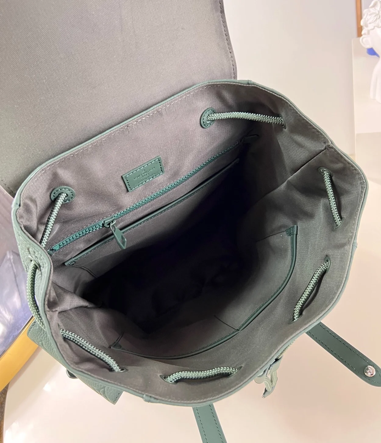 루이비통 크리스토퍼 MM M24428