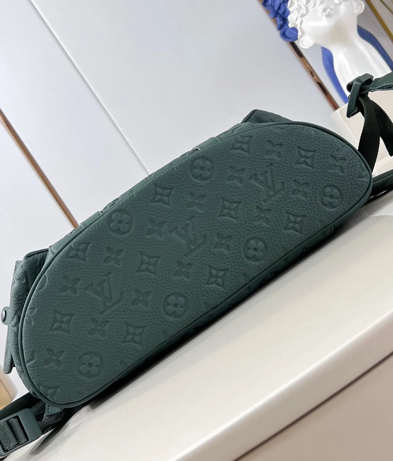 루이비통 크리스토퍼 MM M24428