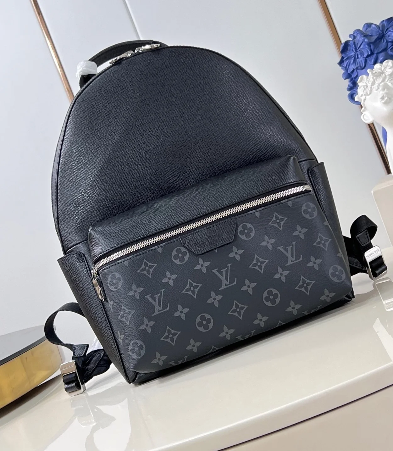 루이비통 타이가라마 디스커버리 백팩 M31033