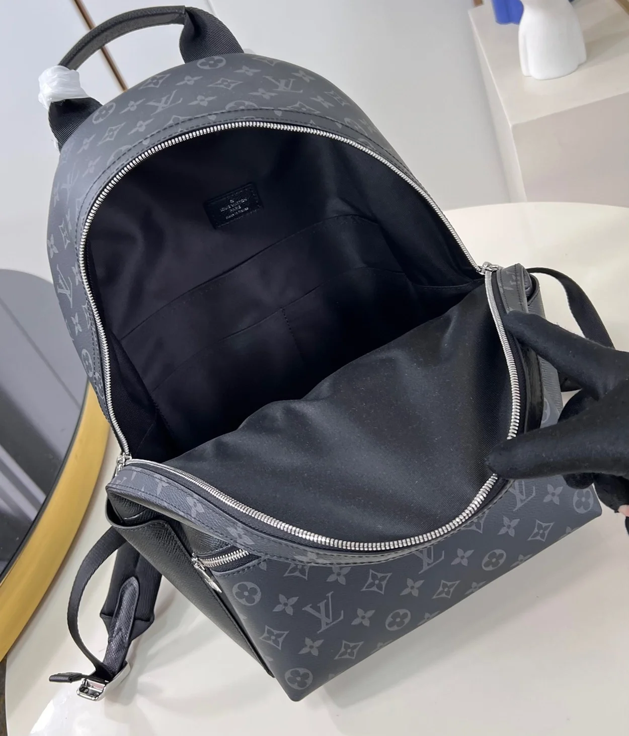 루이비통 타이가라마 디스커버리 백팩 M31033