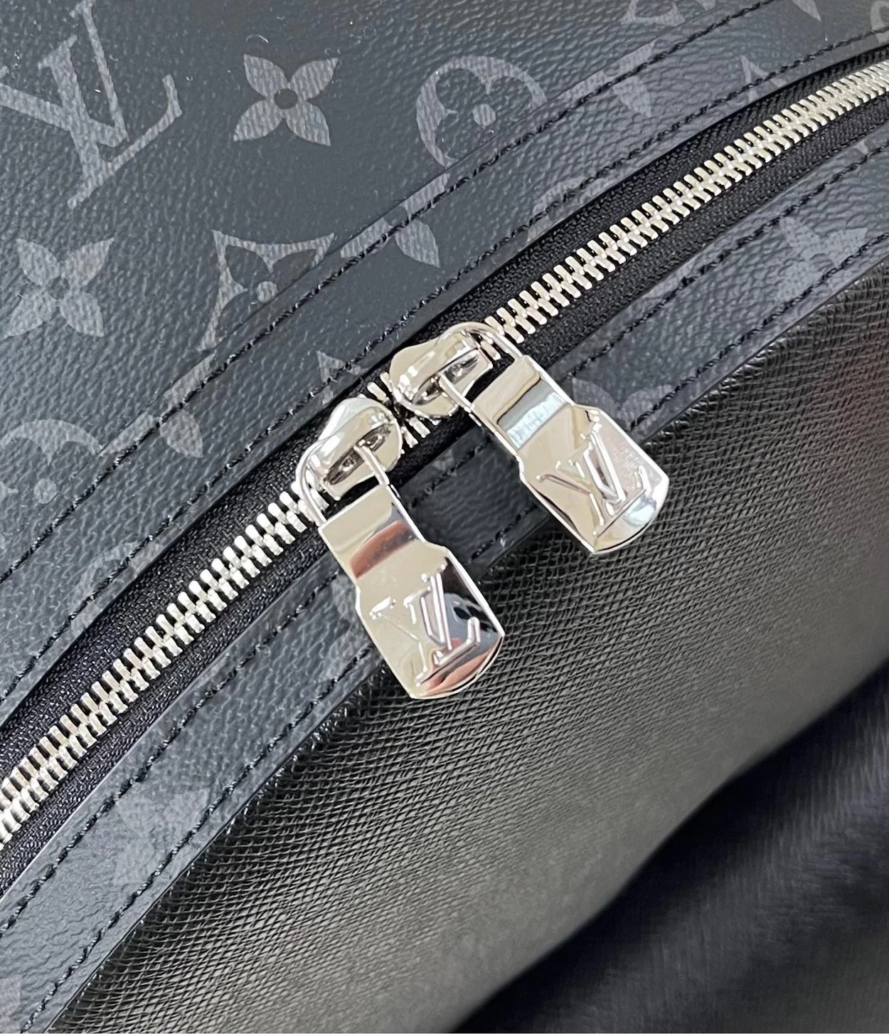 루이비통 타이가라마 디스커버리 백팩 M31033