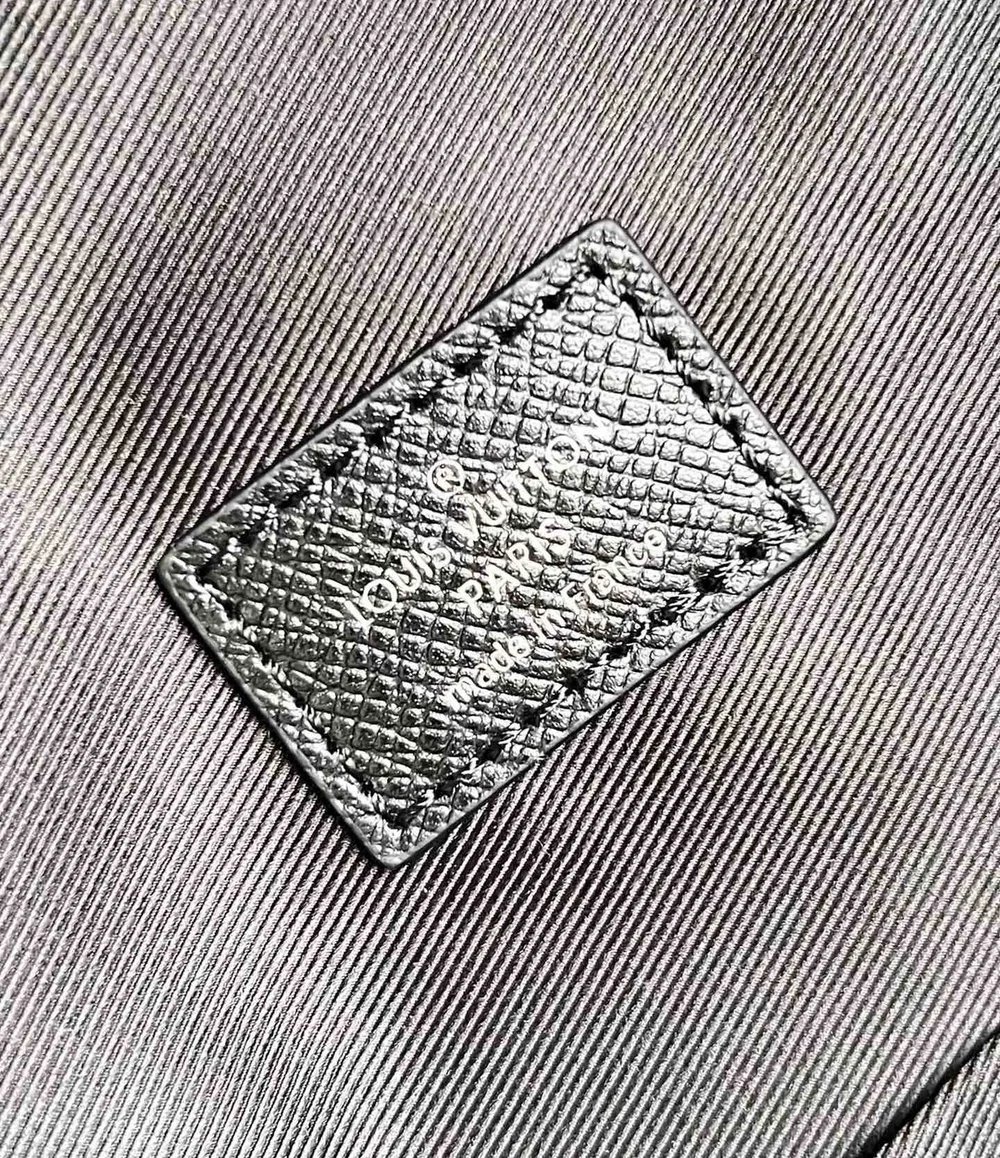 루이비통 타이가라마 디스커버리 백팩 M31033