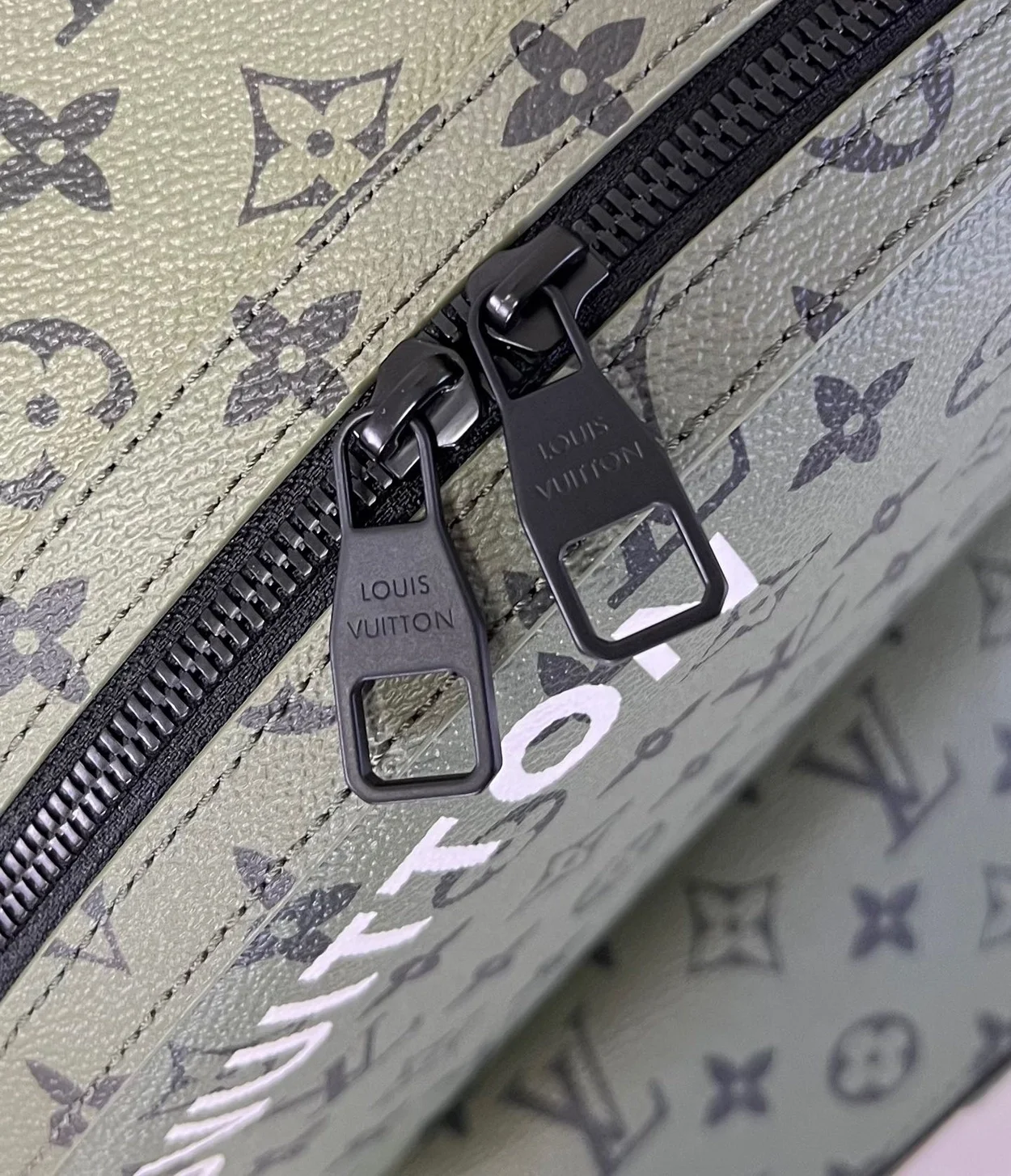 루이비통 디스커버리 백팩 PM M46802