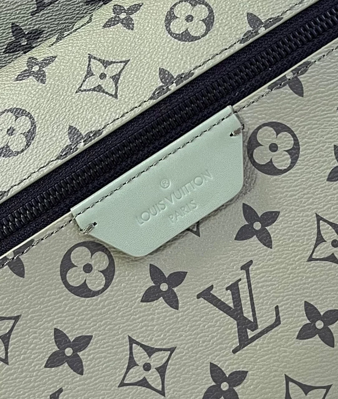 루이비통 디스커버리 백팩 PM M46802