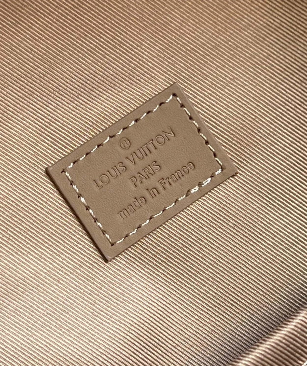 루이비통 테이크오프 백팩 M23708