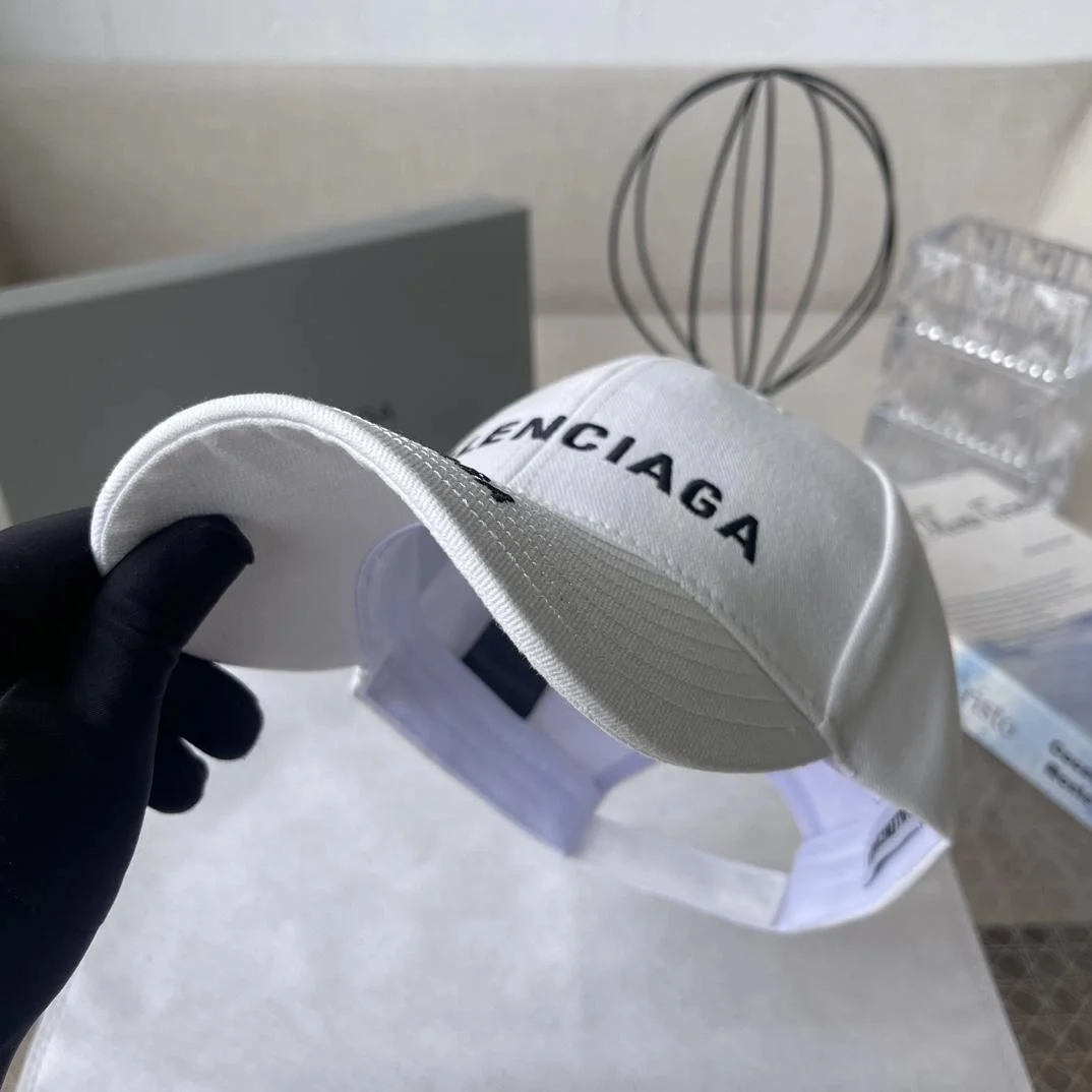 발렌시아가 더블 로고 화이트 베이스볼 캡