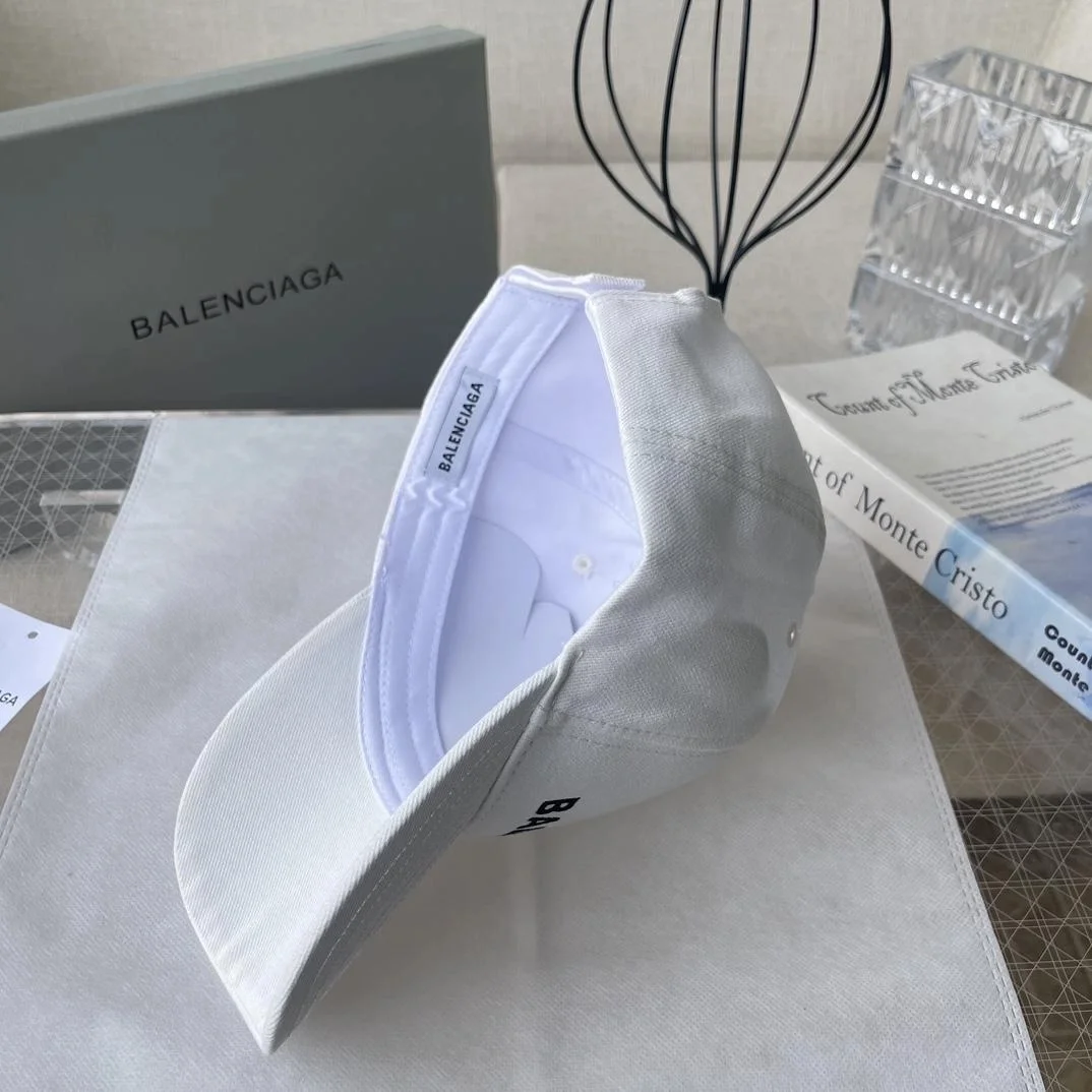 발렌시아가 더블 로고 화이트 베이스볼 캡