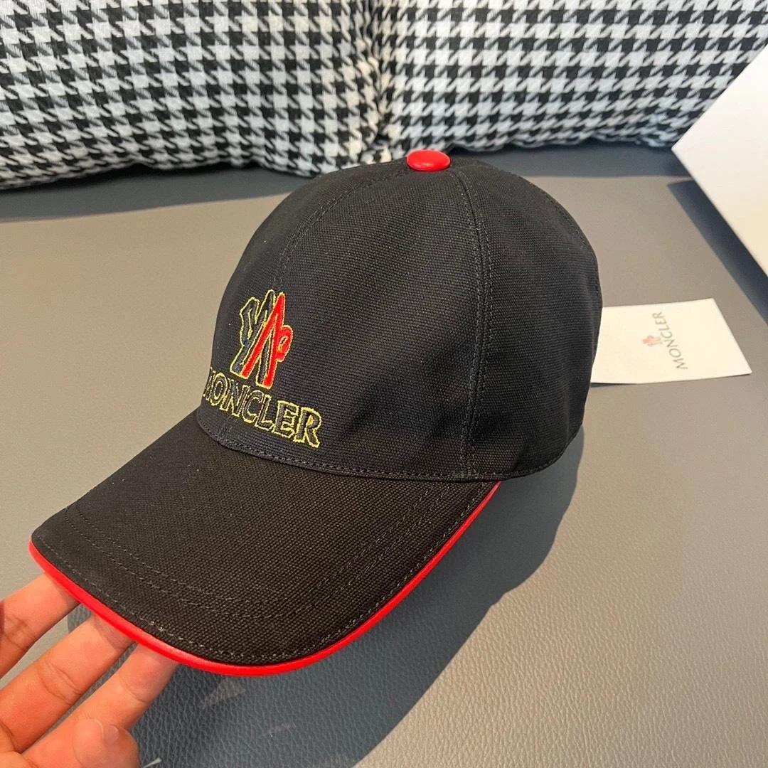 몽클레어 배색 로고 블랙 베이스볼 캡