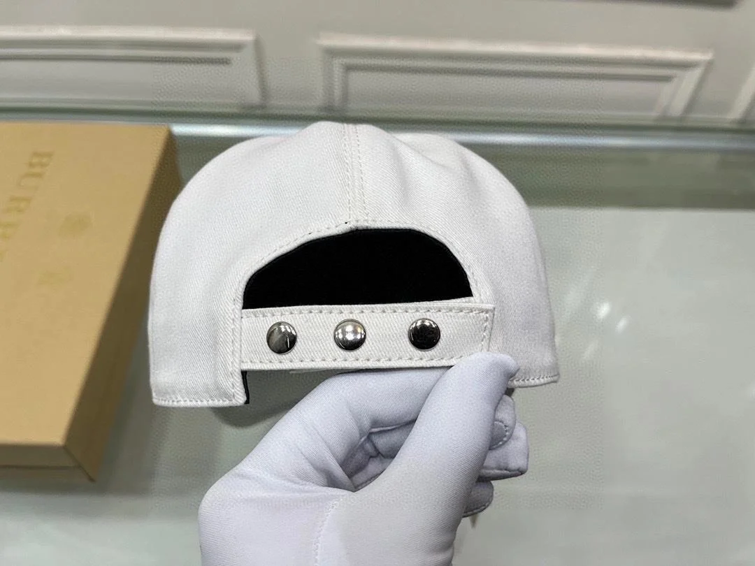 버버리 TB 자수 로고 화이트 코튼 베이스볼 캡