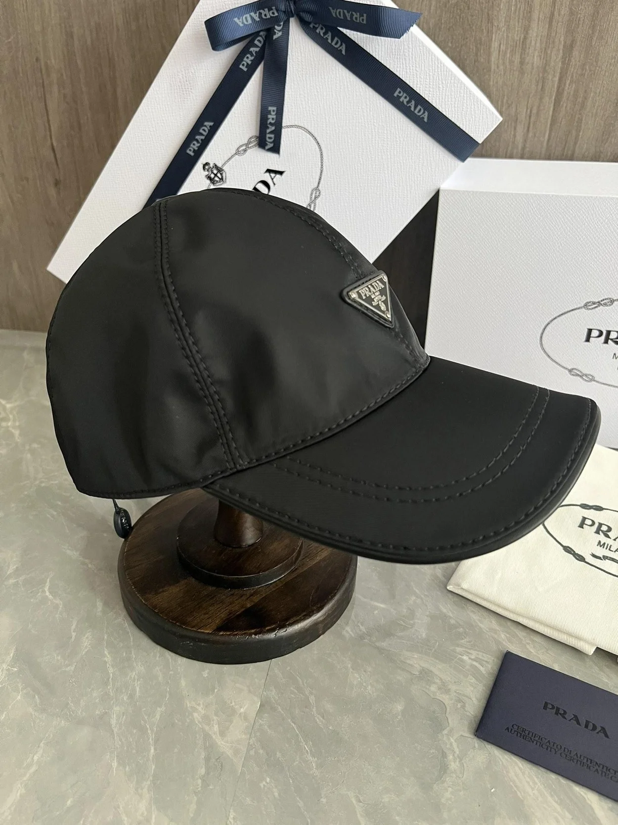프라다 로고 플래그 블랙 베이스볼 캡