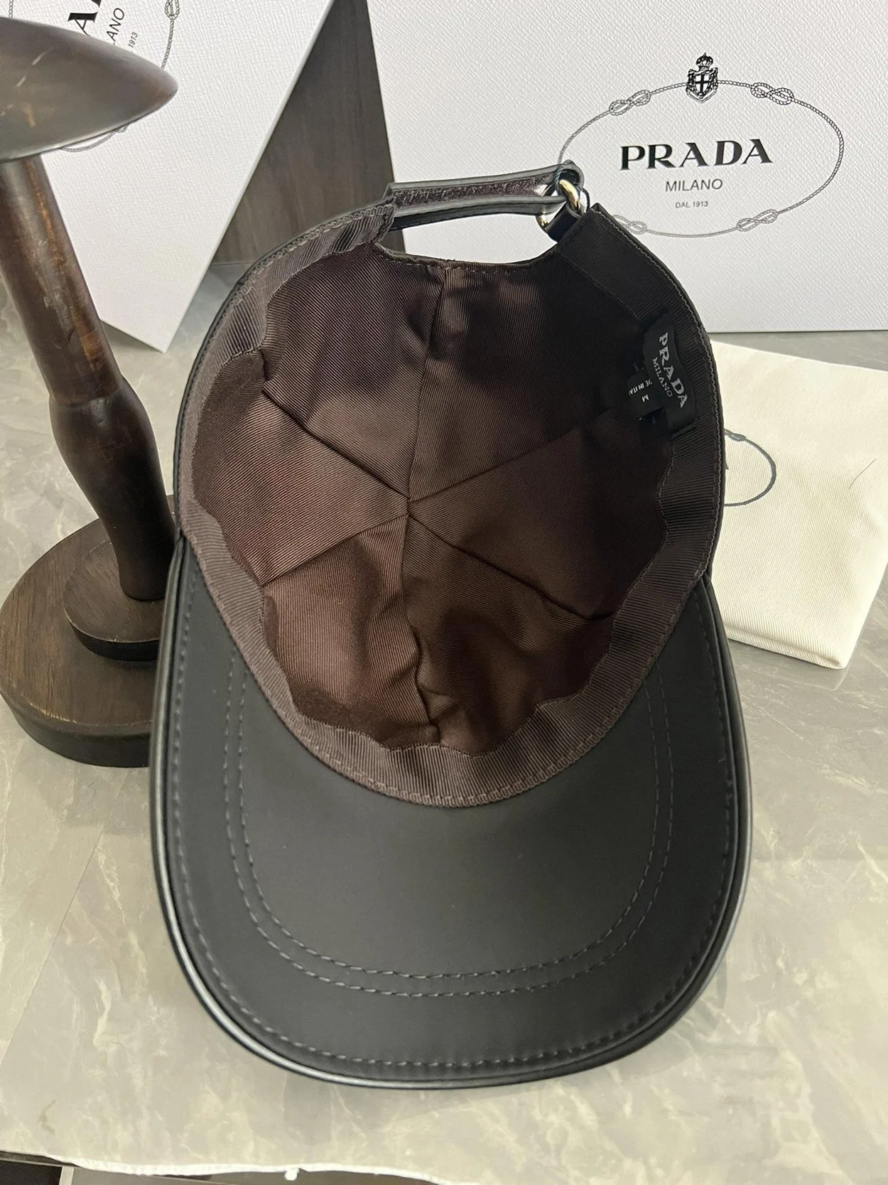 프라다 로고 플래그 블랙 베이스볼 캡