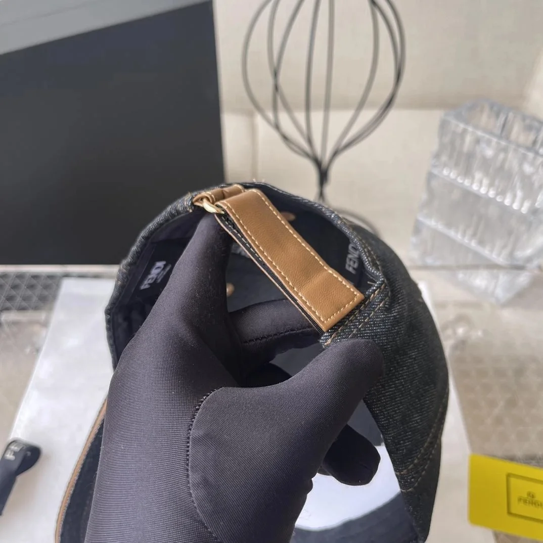 펜디 로고 블랙 데님 베이스볼 캡