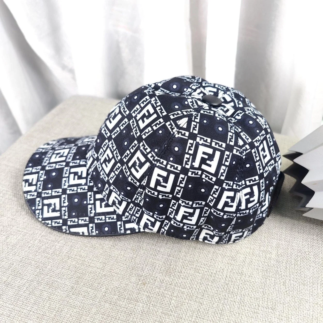 펜디 FF 스퀘어 블랙 패브릭 베이스볼 캡