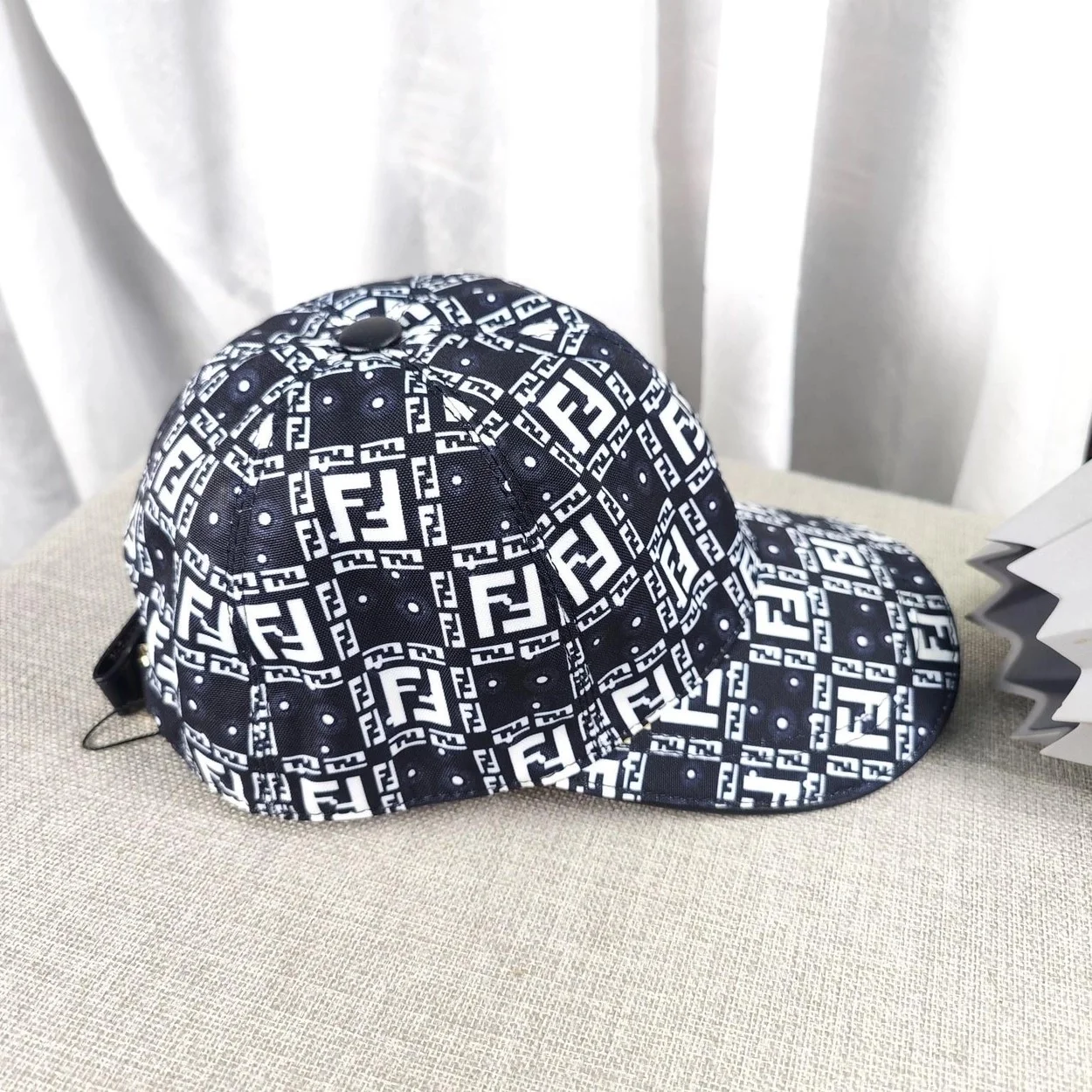 펜디 FF 스퀘어 블랙 패브릭 베이스볼 캡