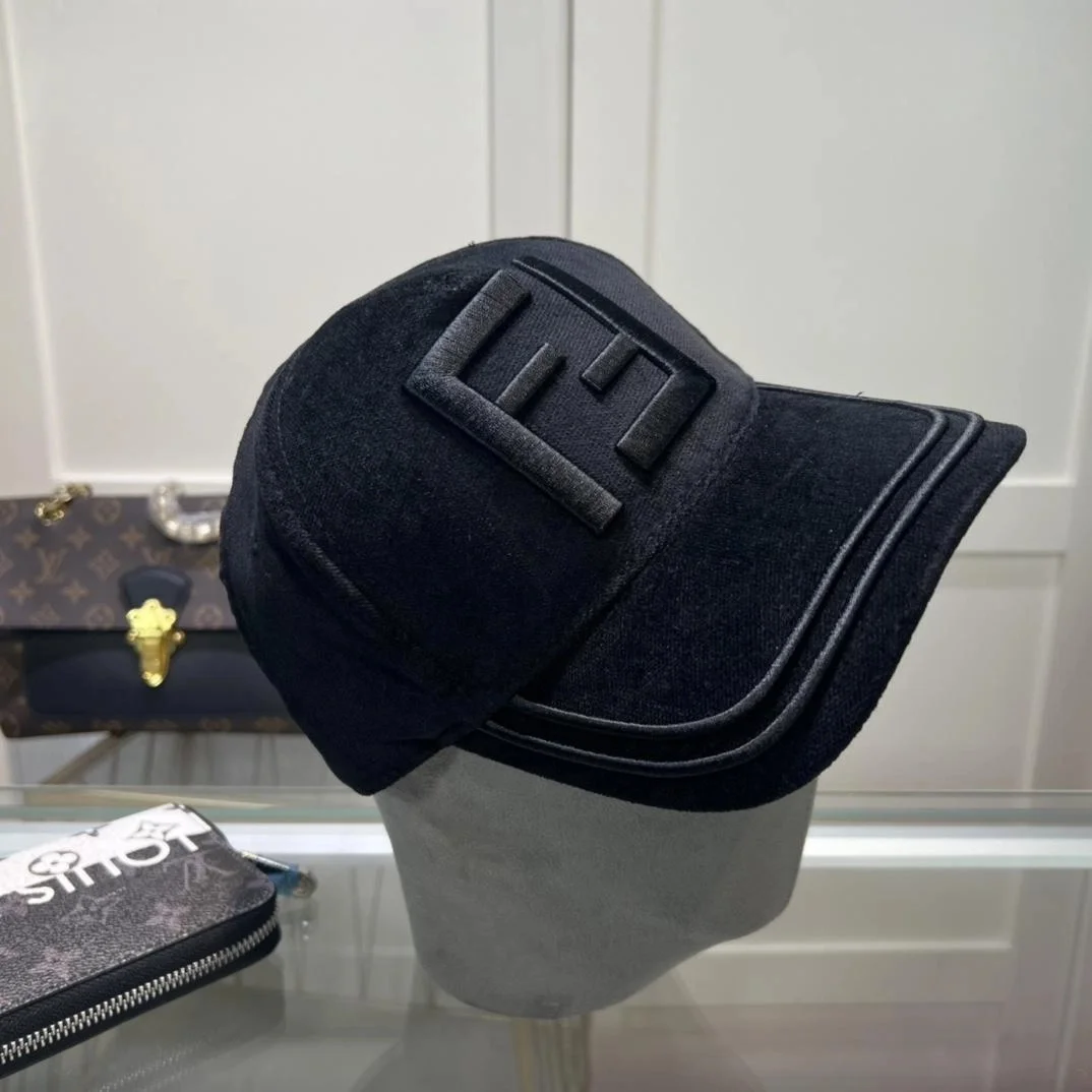 펜디 FF 스웨이드 블랙 베이스볼 캡