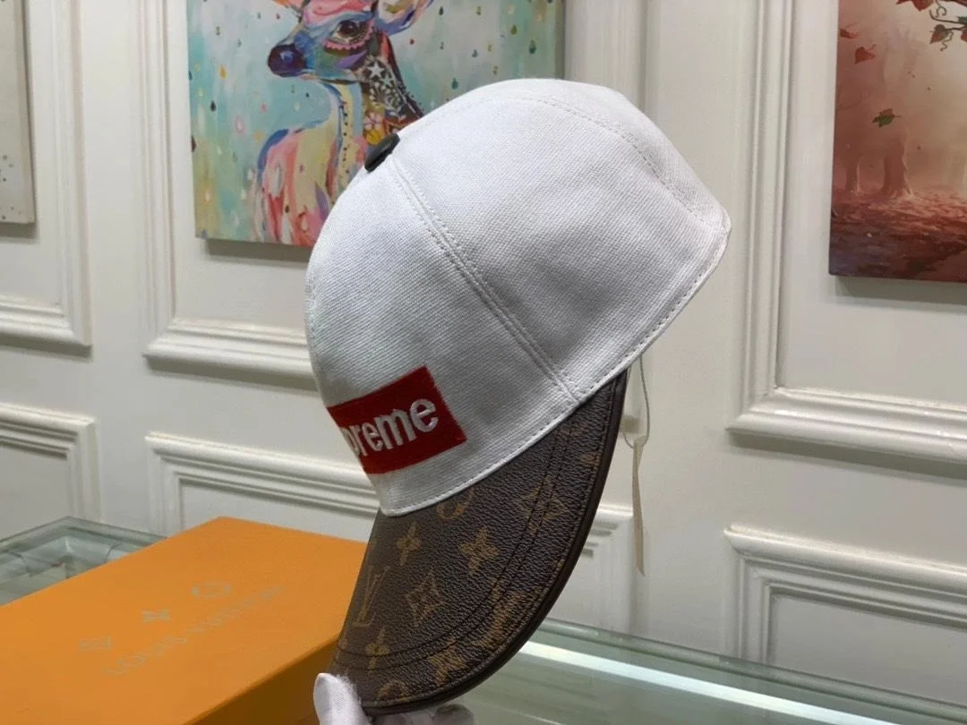 루이비통 x 슈프림 화이트 로고 베이스볼 캡