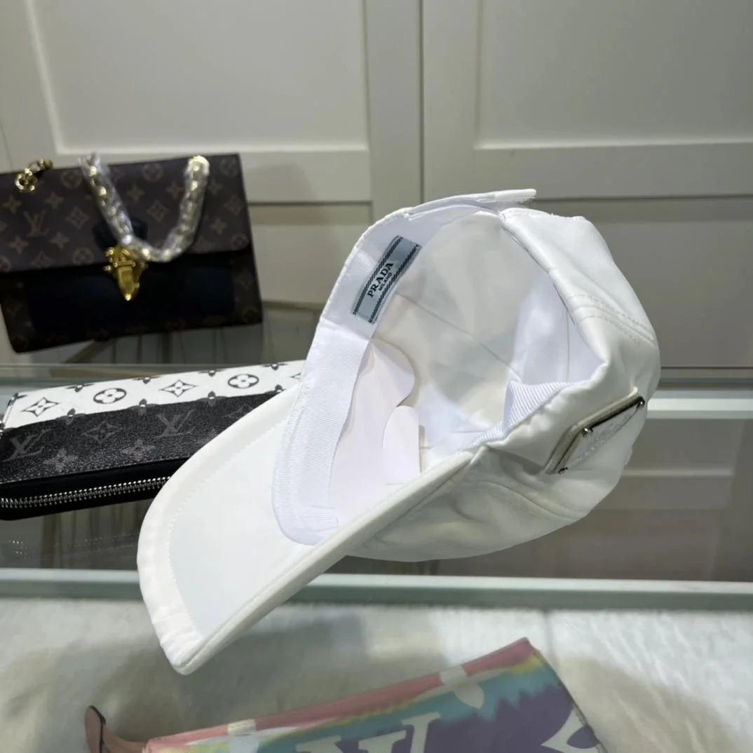 프라다 리나일론 화이트 베이스볼 캡