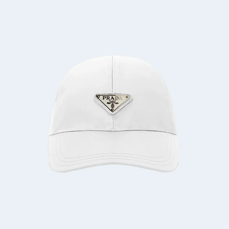 프라다 로고 플래그 화이트 베이스볼 캡