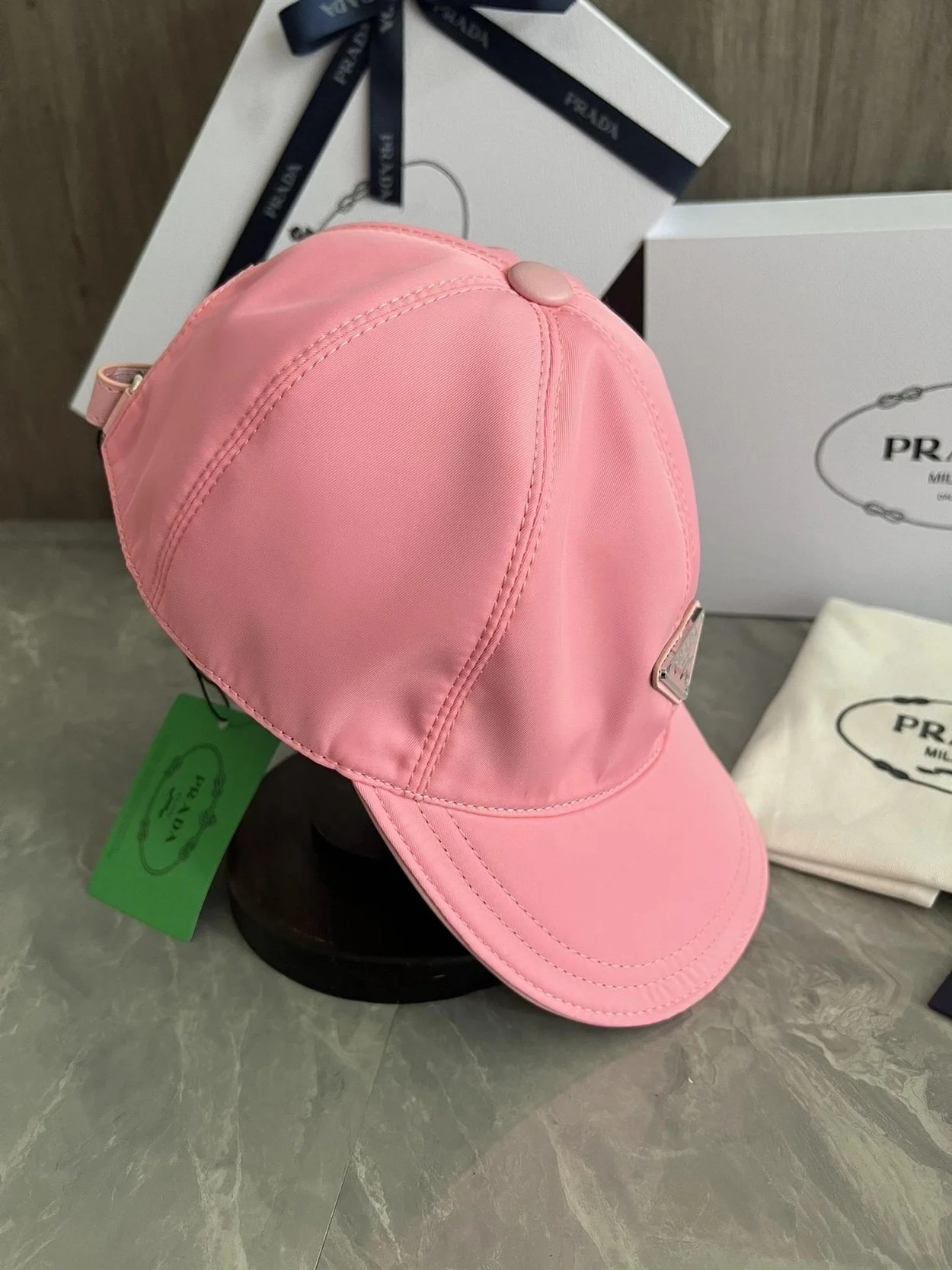 프라다 로고 플래그 핑크 베이스볼 캡