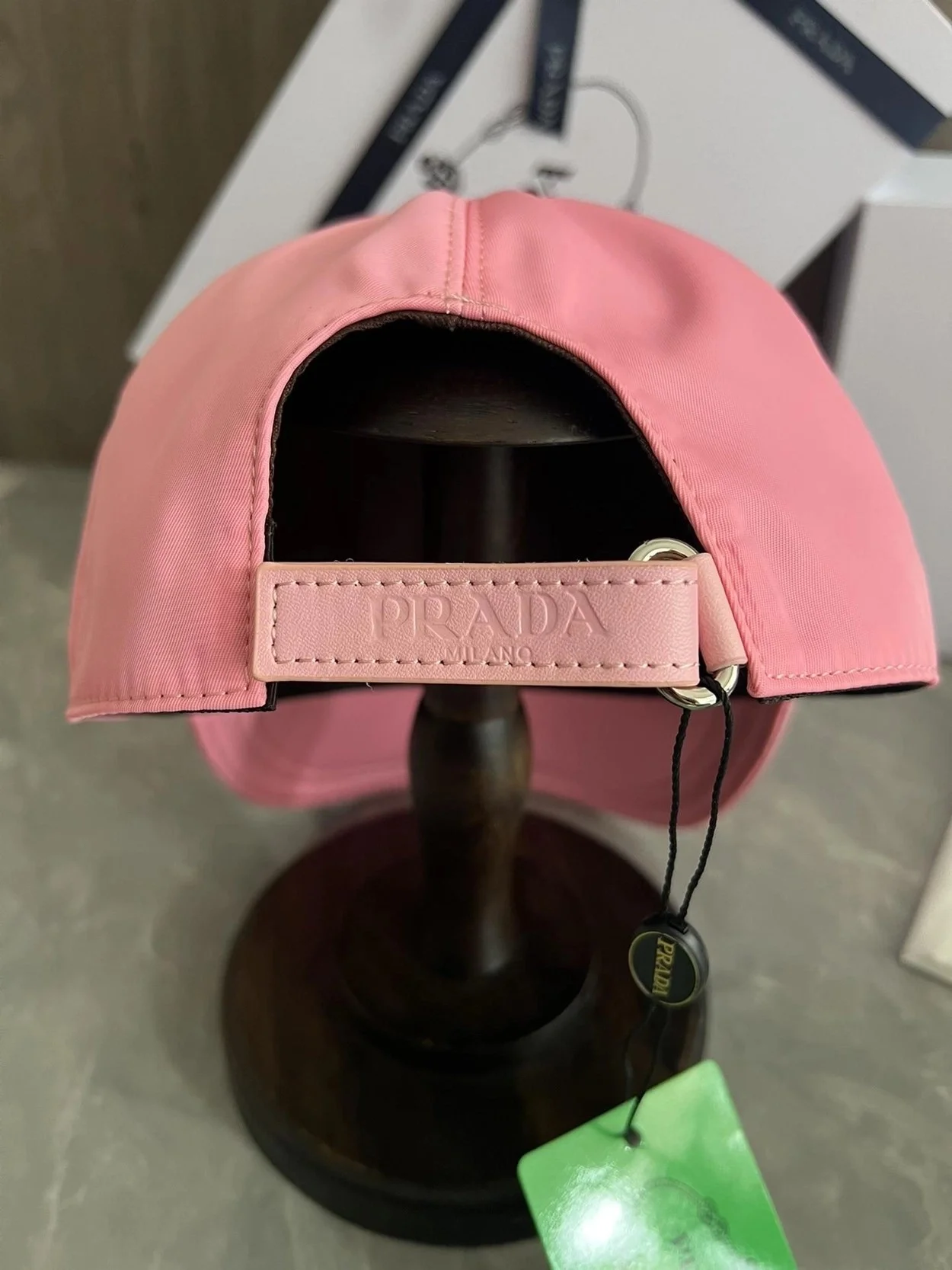 프라다 로고 플래그 핑크 베이스볼 캡