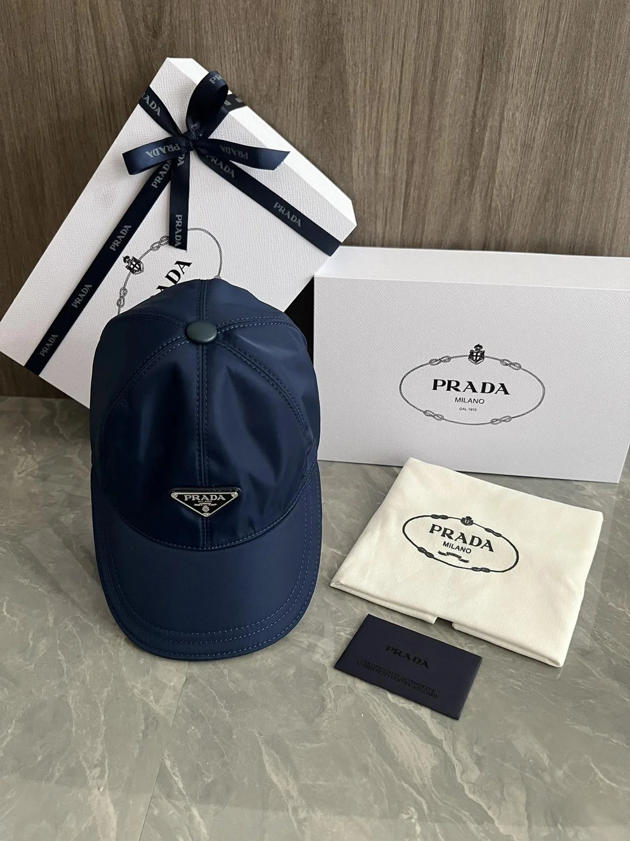 프라다 로고 플래그 네이비 베이스볼 캡
