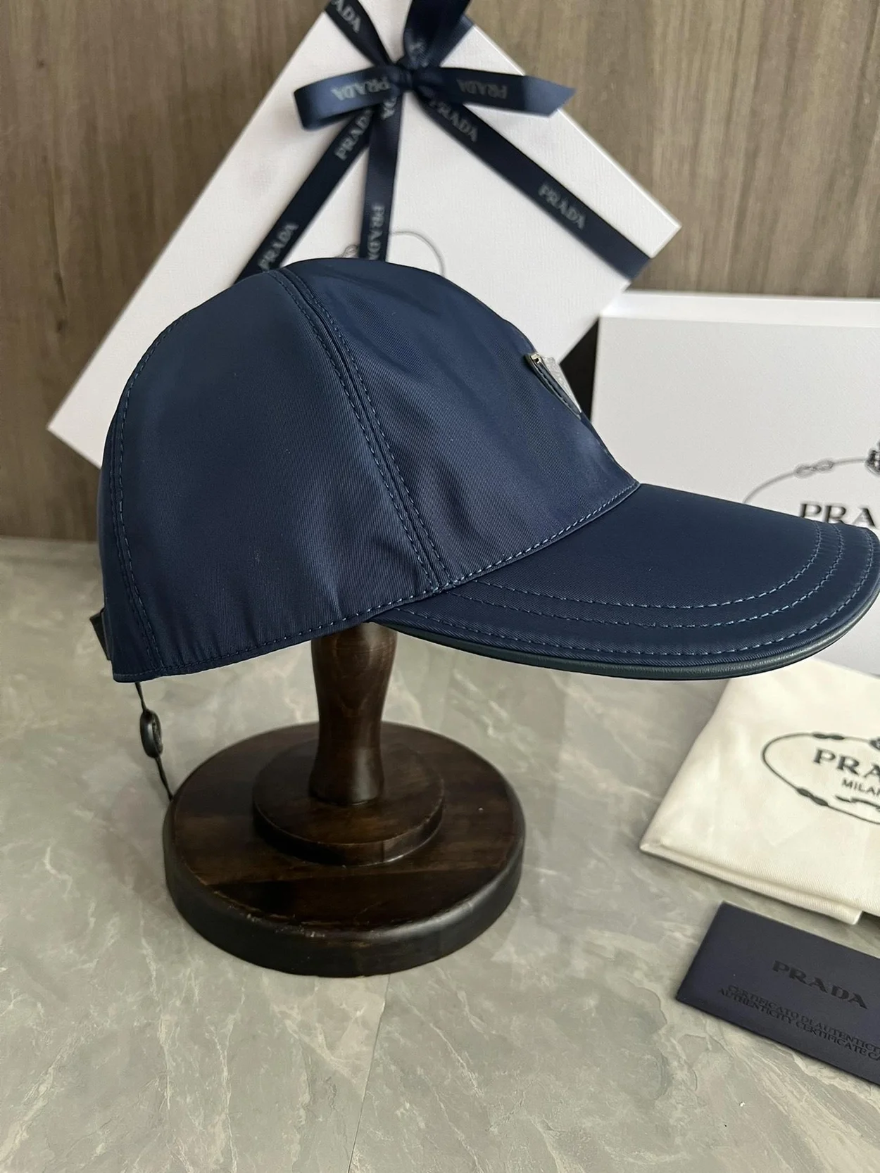 프라다 로고 플래그 네이비 베이스볼 캡