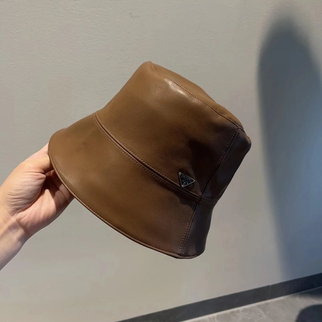 프라다 나파 레더 브라운 버킷 햇