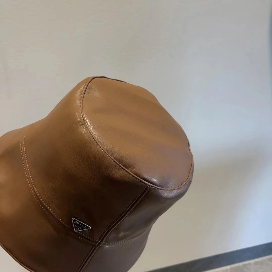 프라다 나파 레더 브라운 버킷 햇