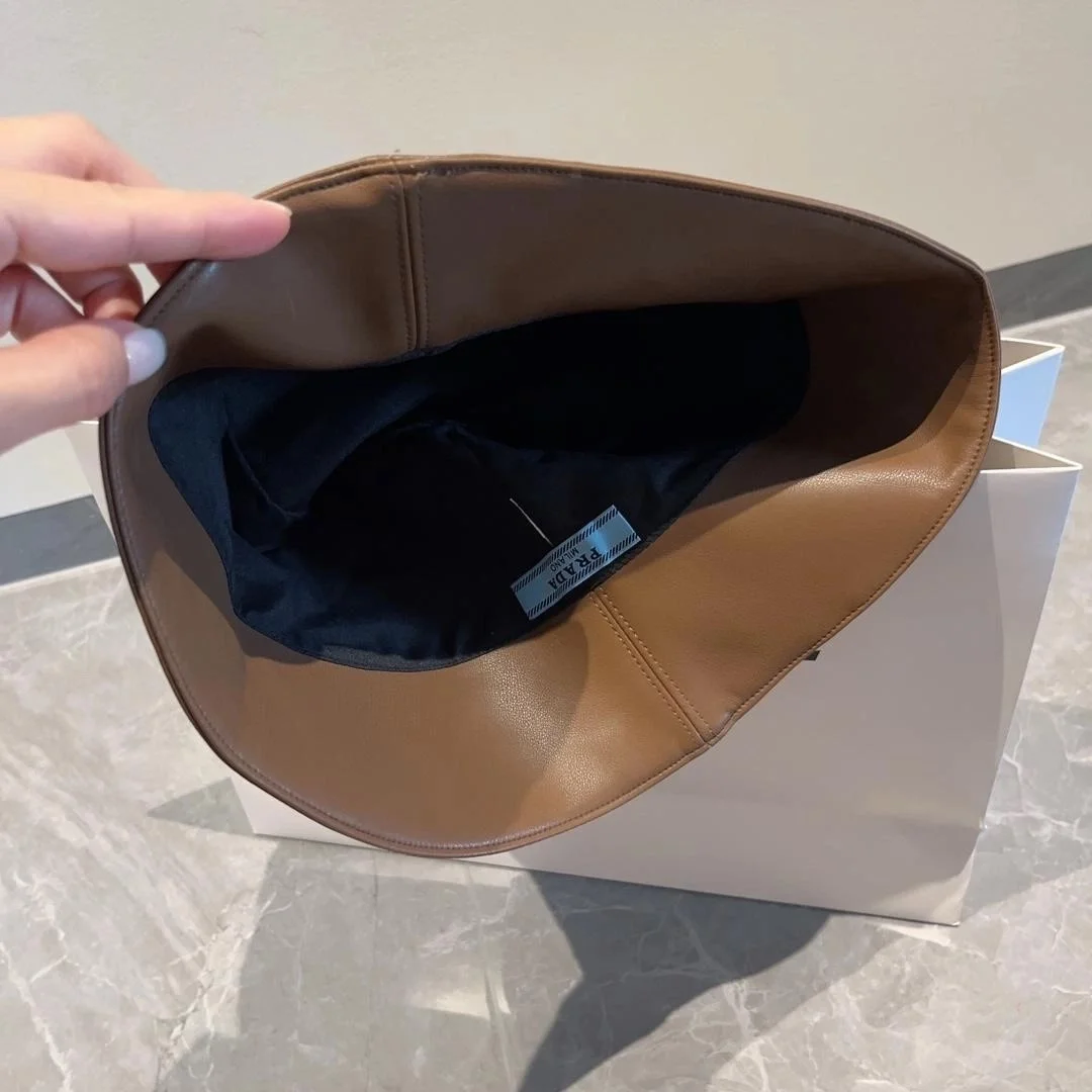 프라다 나파 레더 브라운 버킷 햇