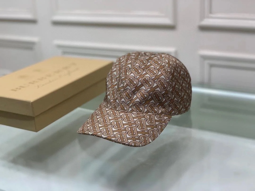 버버리 TB 모노그램 브라운 베이스볼 캡